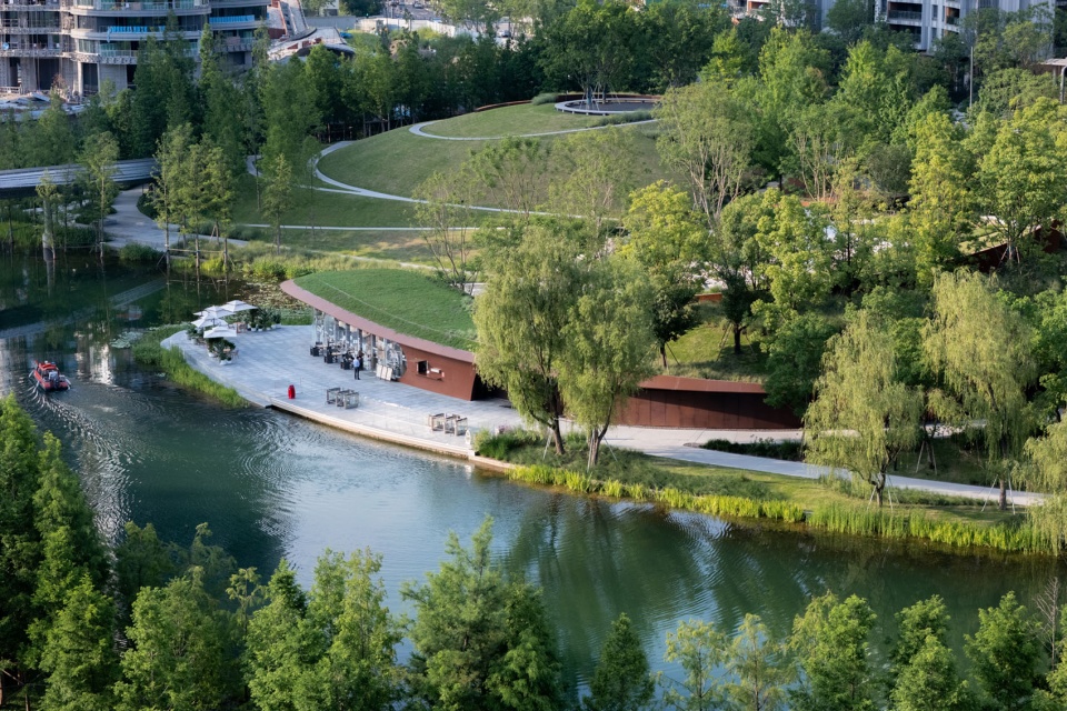 Luxelakes Whirlpool Café