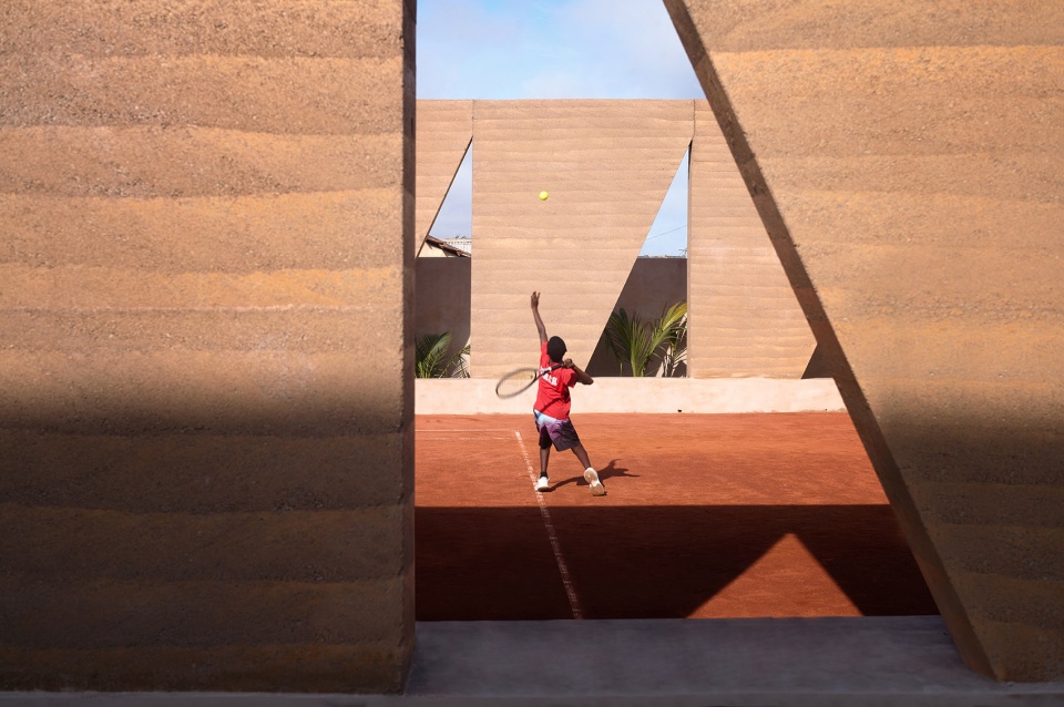 Backyard Community Club by DeRoche Projects tao