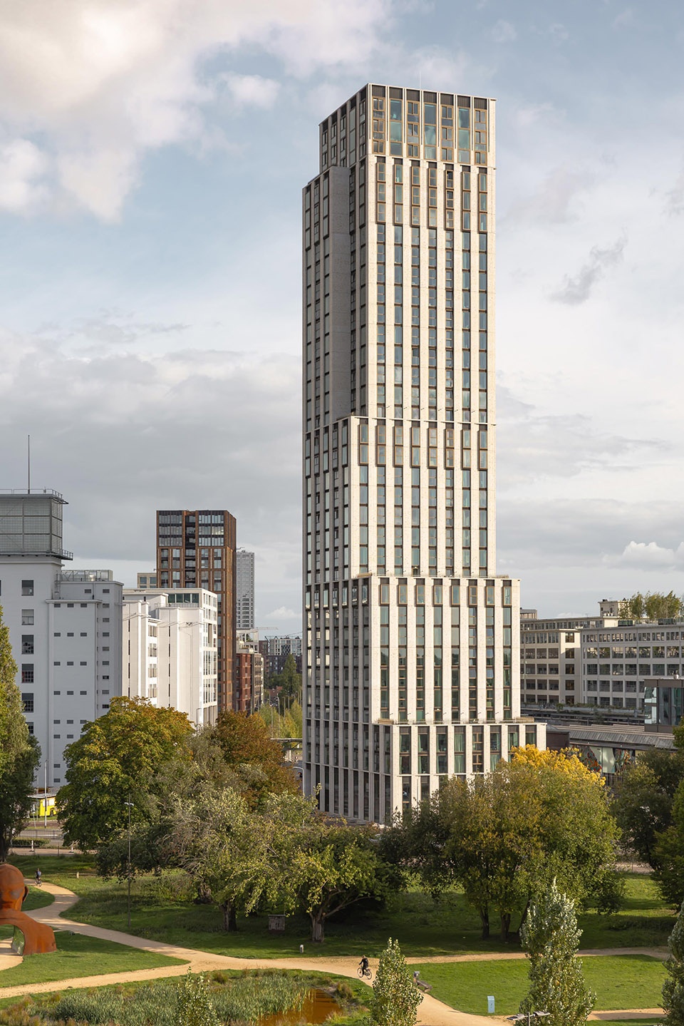 Lighthouse high rise apartment by De Zwarte Hond