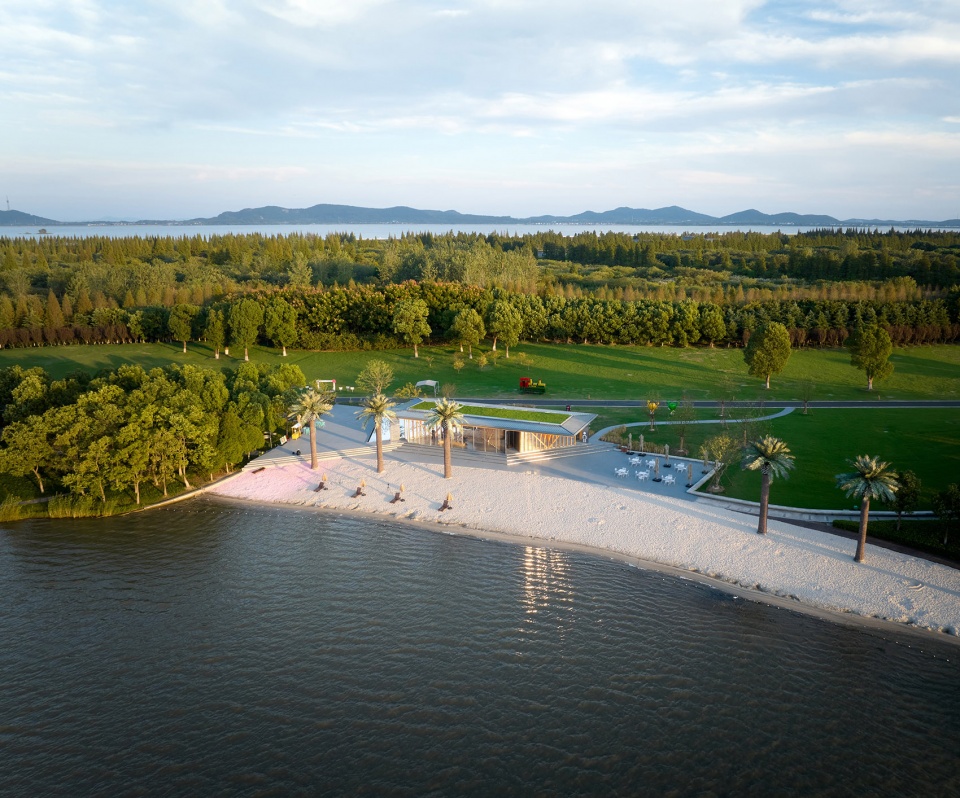 The Golden Beach Pavilion in Gucheng Lake