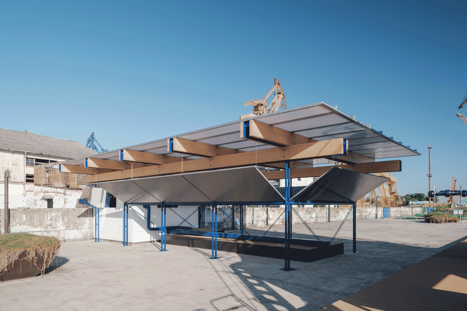 Floating Cabin by Atelier WenArch