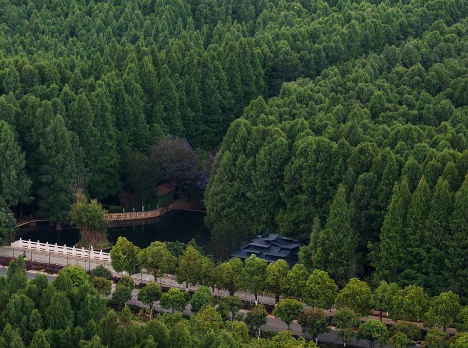 Laoyuting Pavilion by Atelier Deshaus