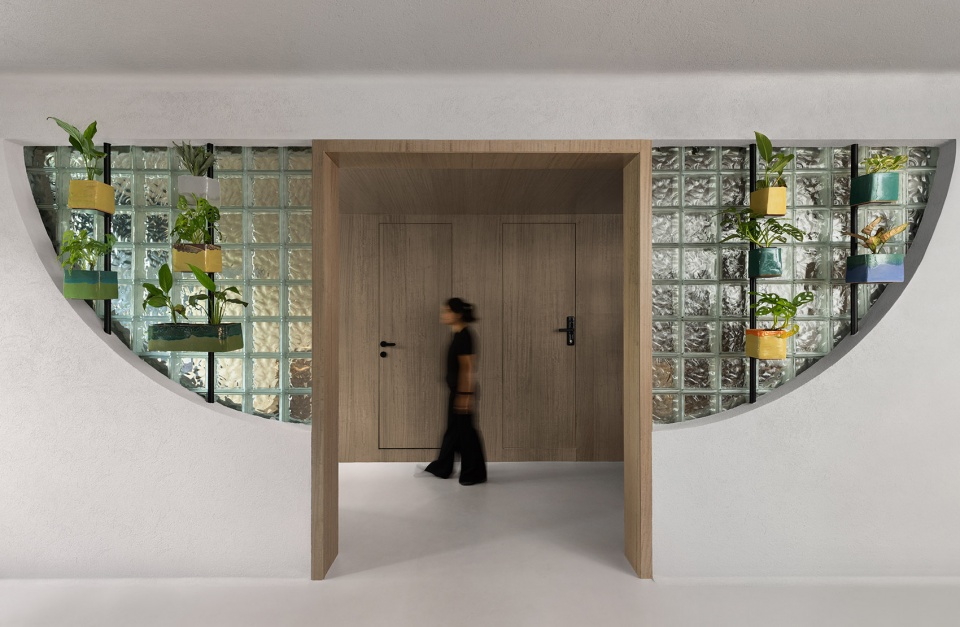 Seamless Realty Office by Spaces Design