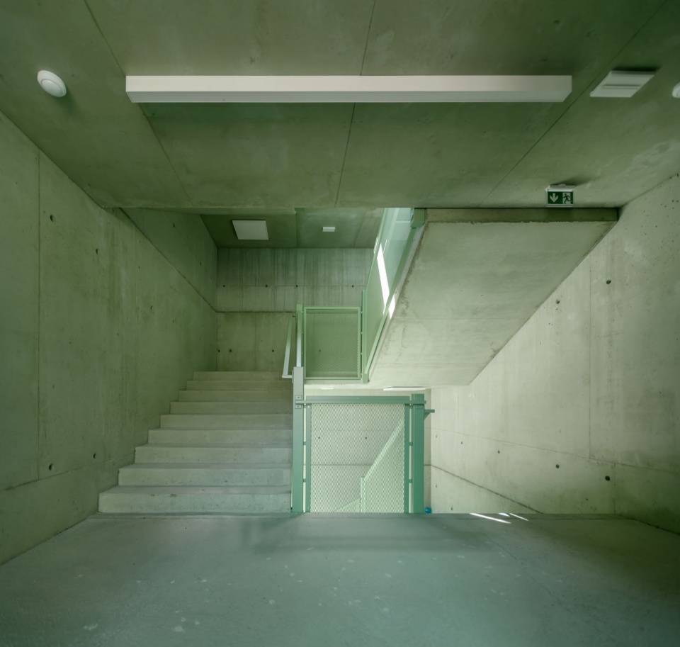 a green bridge by roland baldi architects
