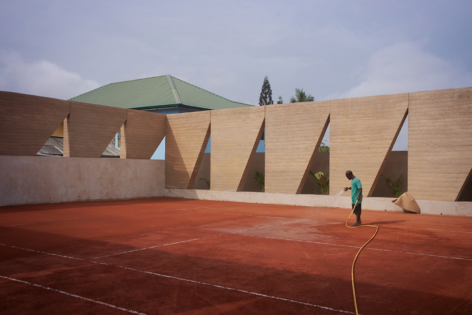 Backyard Community Club by DeRoche Projects