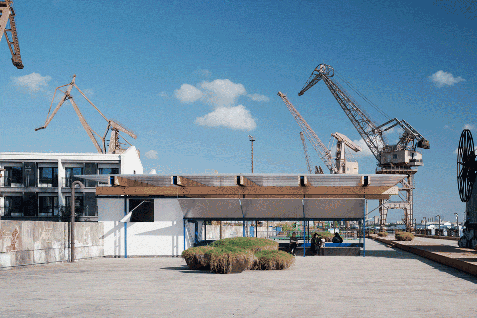Floating Cabin by Atelier WenArch