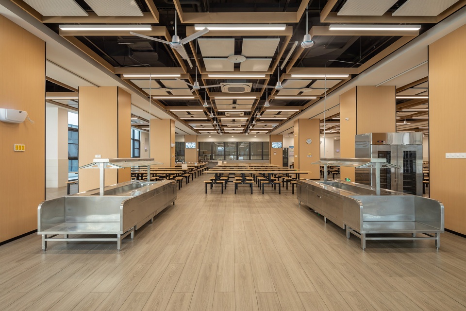 Ningbo Tong Dizhou Experimental School by cd studio