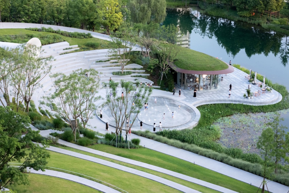 Luxelakes Whirlpool Café