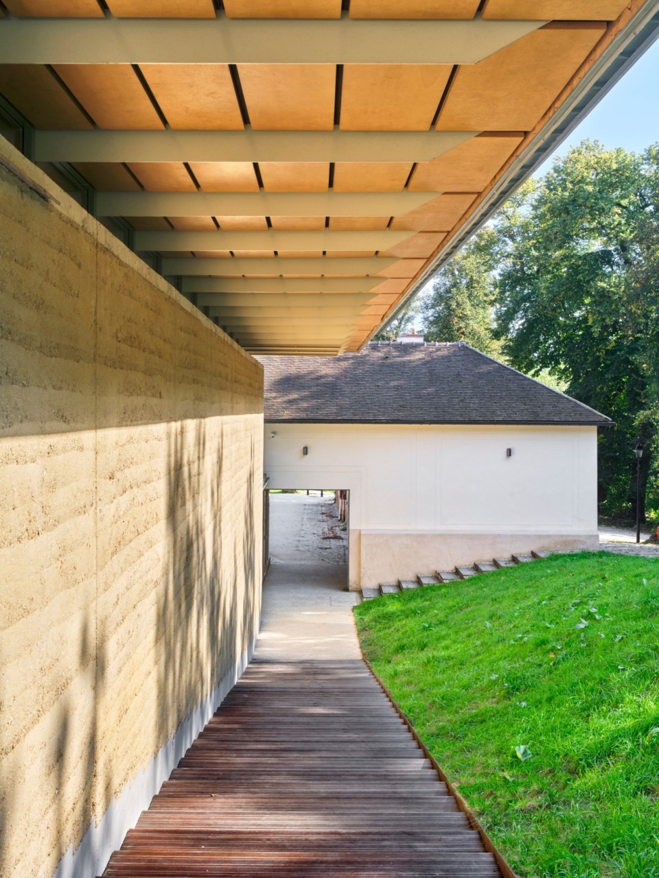 multi purpose hall in chateaufor by berellini architecte
