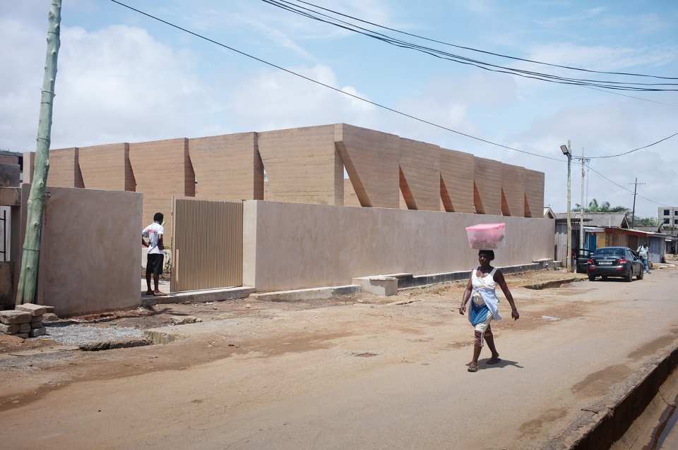 Backyard Community Club by DeRoche Projects