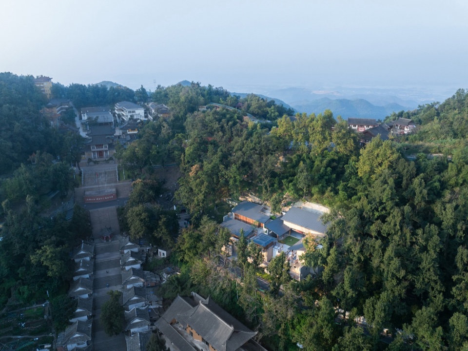 renovation design of dongfang mountain buddhist association by fanaf