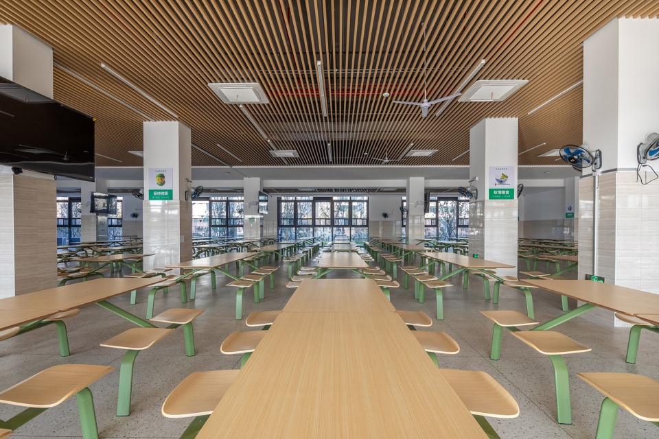 Ningbo Tong Dizhou Experimental School by cd studio