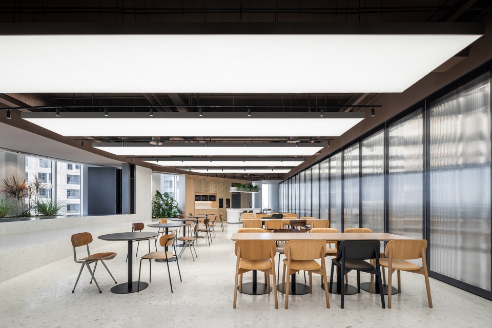 Publicis Group China Headquarters by Ippolito Fleitz Group
