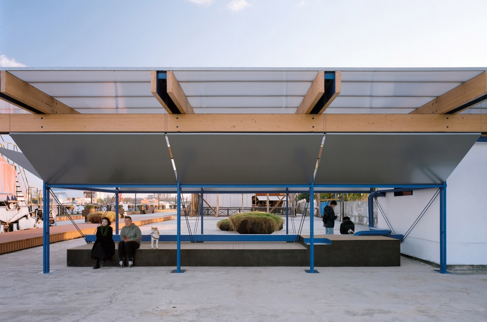 Floating Cabin by Atelier WenArch