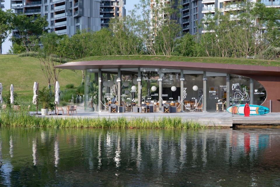 Luxelakes Whirlpool Café