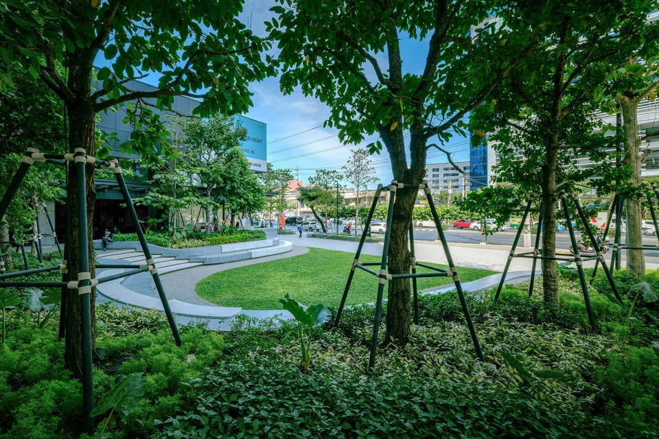 PUNN SMART WORKSPACE Landscape design by REC STUDIO ywf