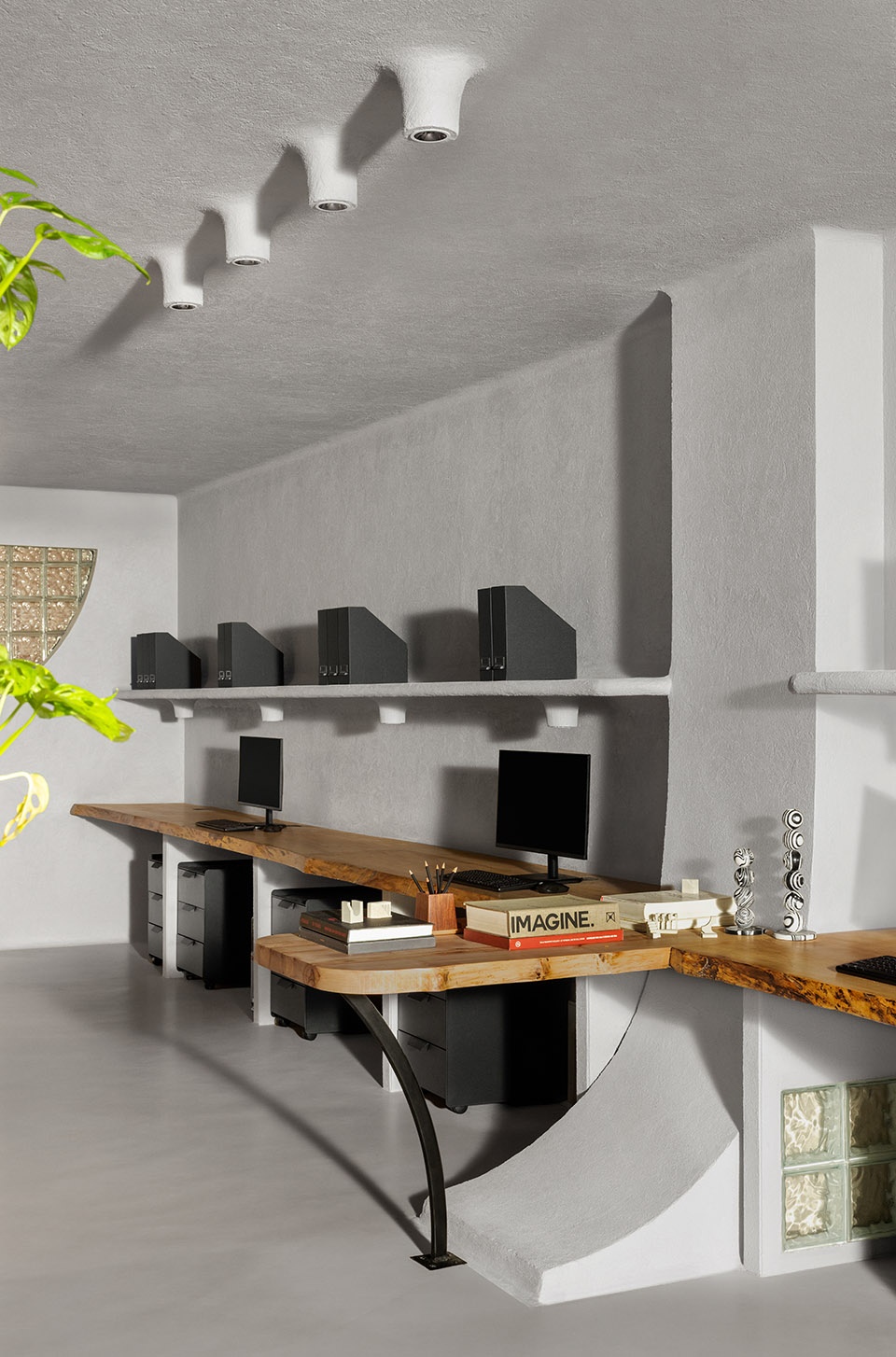 Seamless Realty Office by Spaces Design