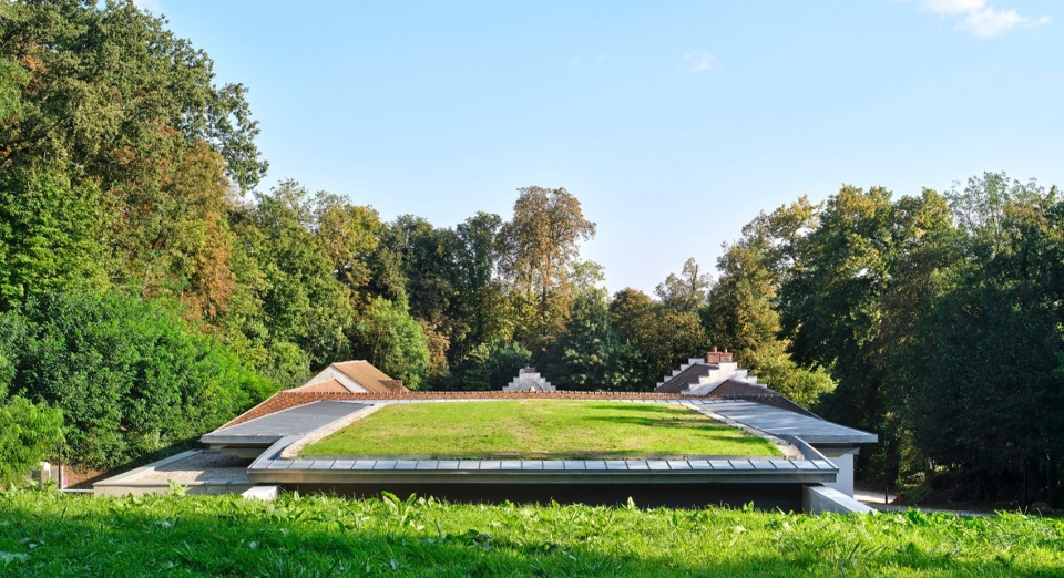 multi purpose hall in chateaufor by berellini architecte
