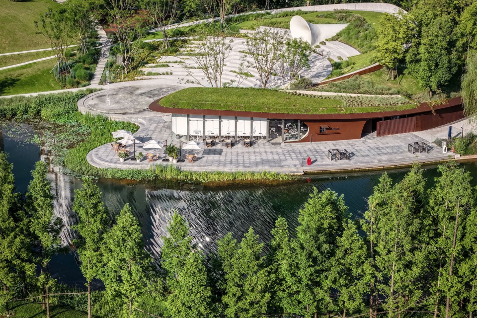Luxelakes Whirlpool Café