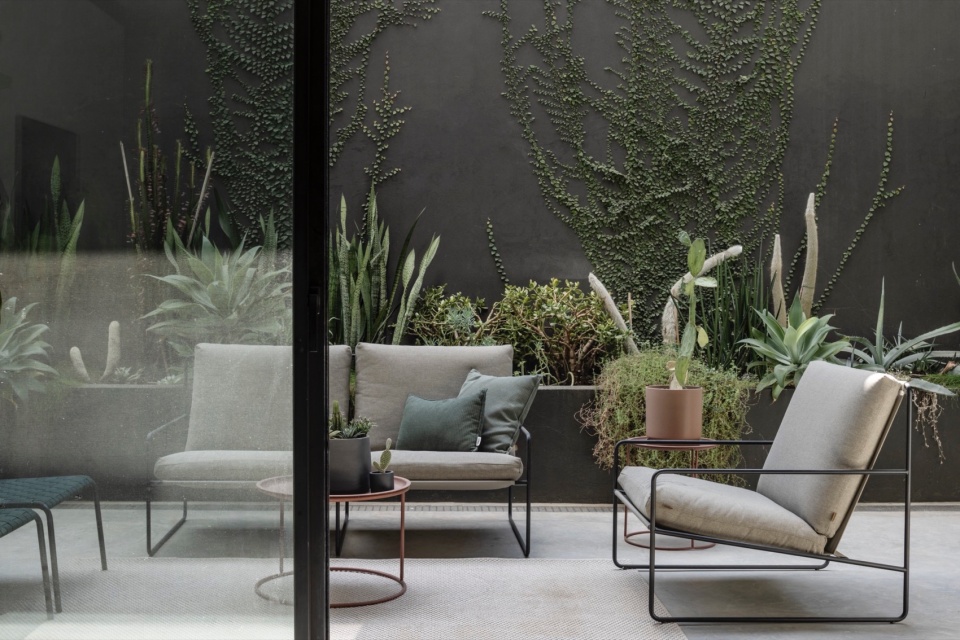 a contemporary haven in kfar shmaryahu by raz melamed