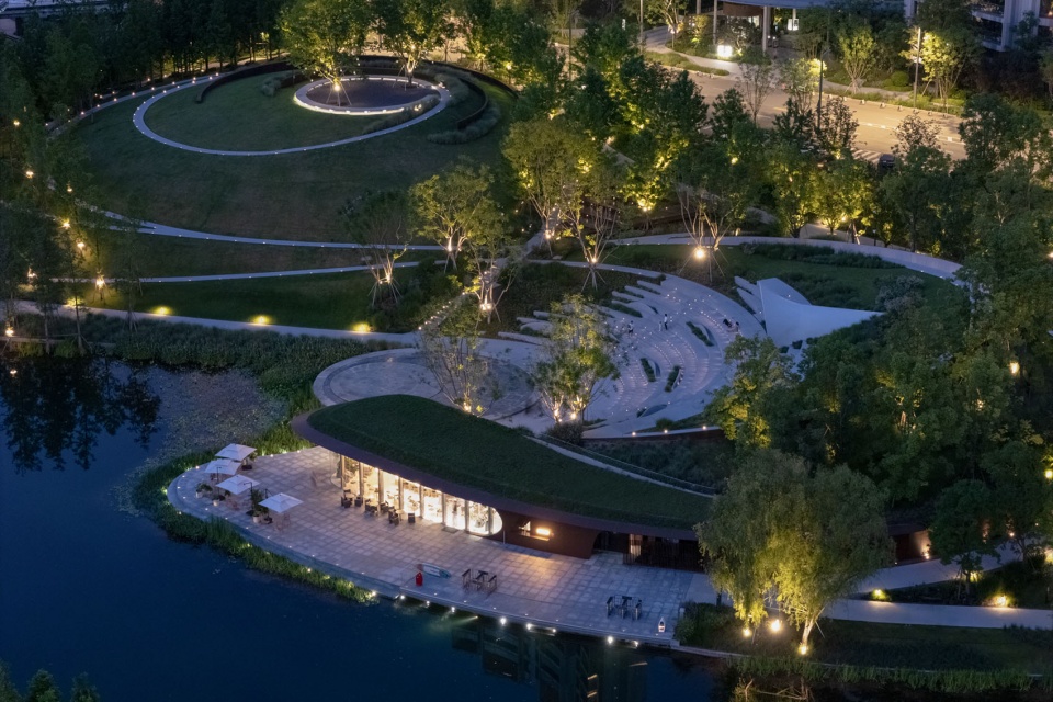 Luxelakes Whirlpool Café