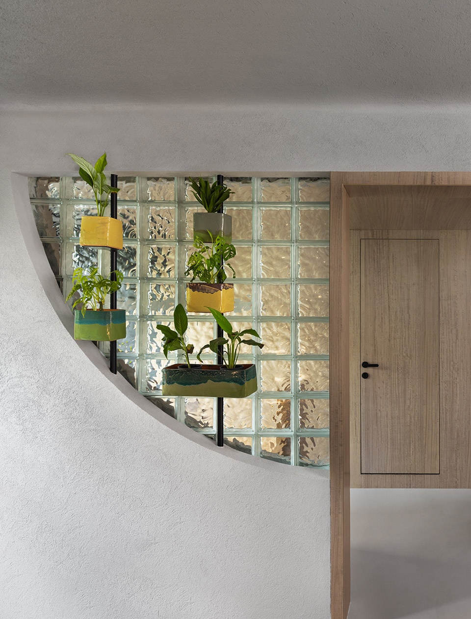 Seamless Realty Office by Spaces Design
