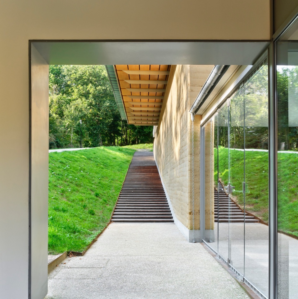 multi purpose hall in chateaufor by berellini architecte