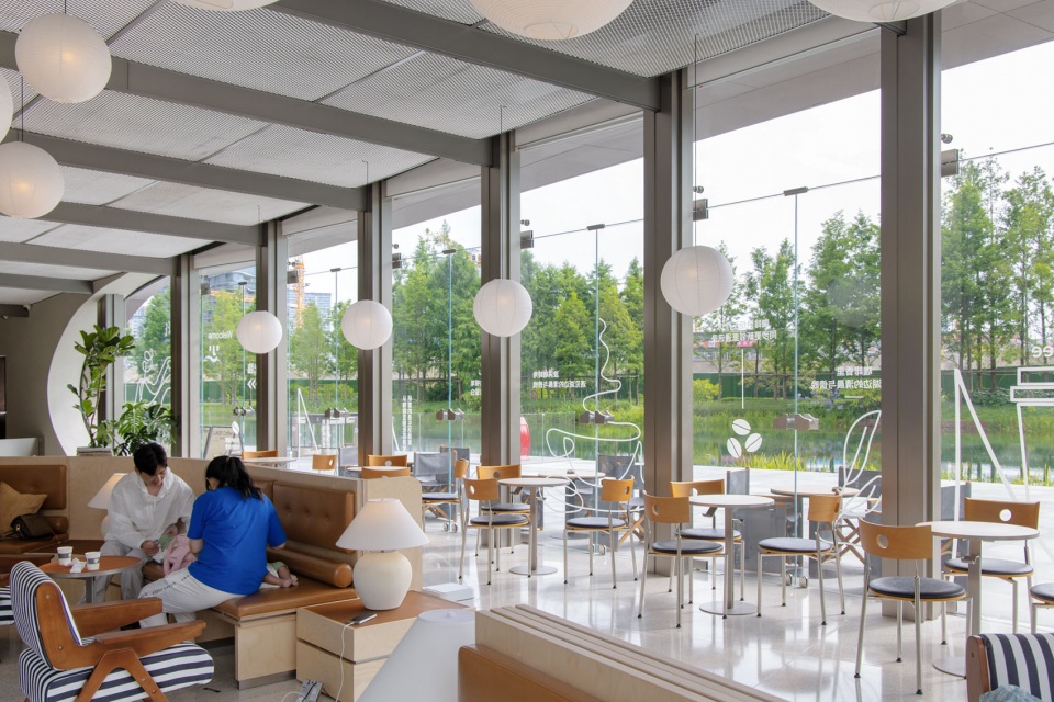 Luxelakes Whirlpool Café
