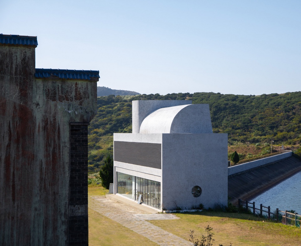 Tianhu Lake Lodge reservoir management building renovation by tobe Architecture