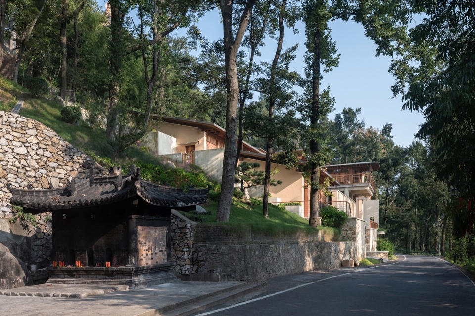 renovation design of dongfang mountain buddhist association by fanaf