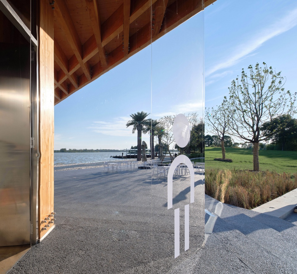 The Golden Beach Pavilion in Gucheng Lake