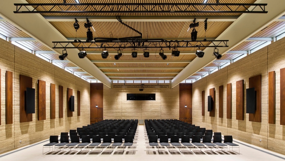 multi purpose hall in chateaufor by berellini architecte