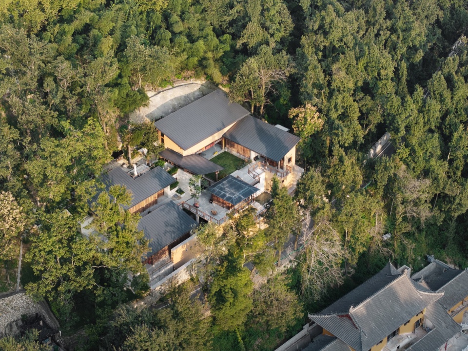 renovation design of dongfang mountain buddhist association by fanaf