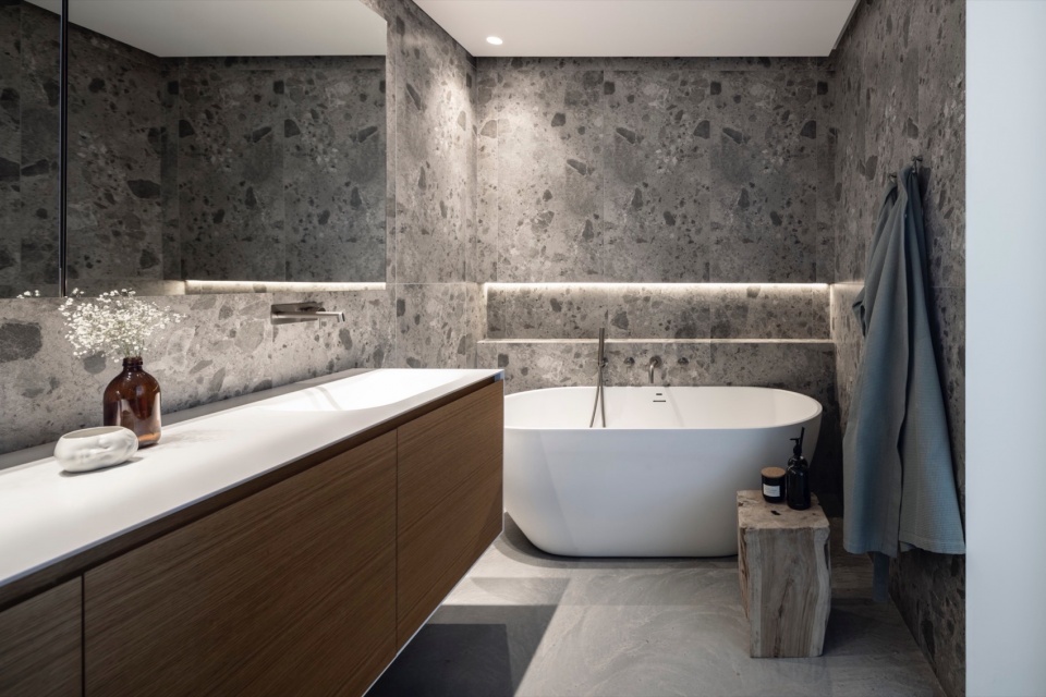 a contemporary haven in kfar shmaryahu by raz melamed