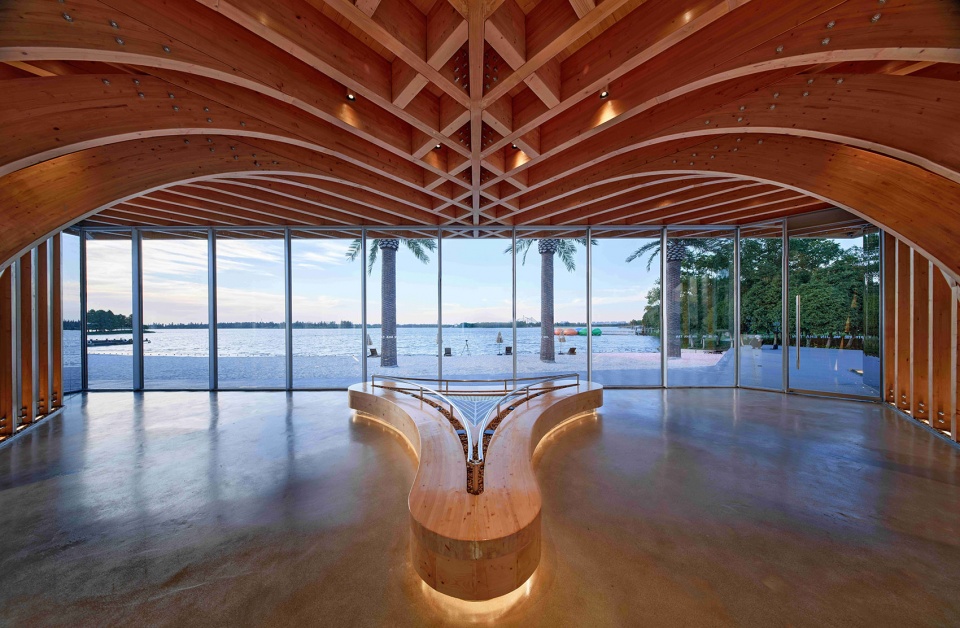 The Golden Beach Pavilion in Gucheng Lake