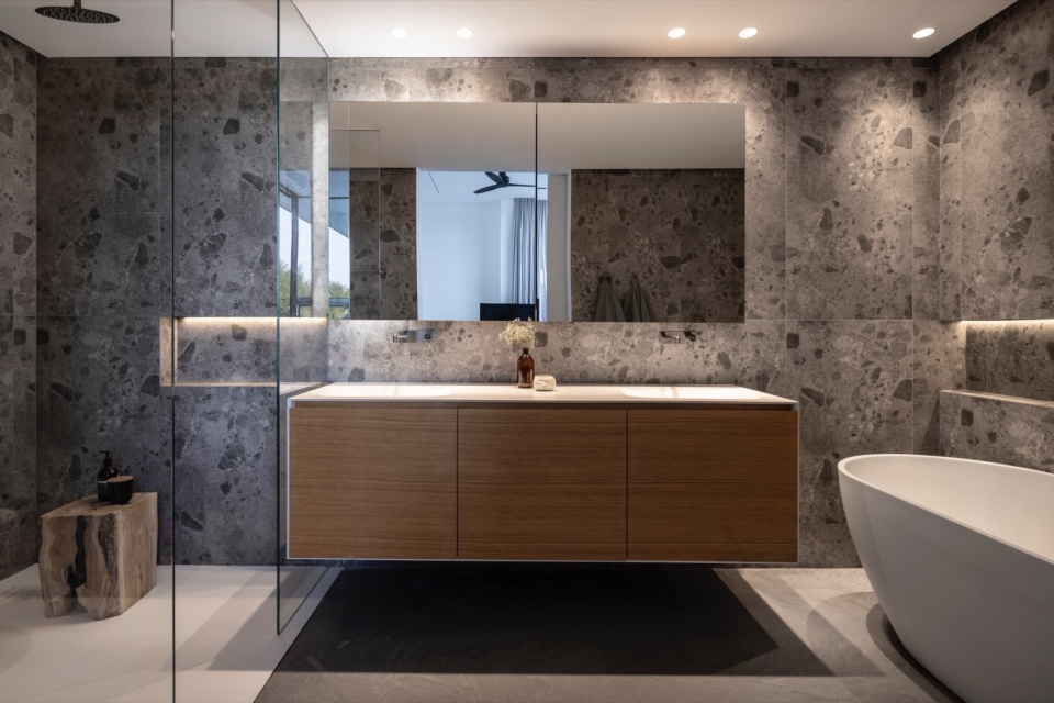 a contemporary haven in kfar shmaryahu by raz melamed