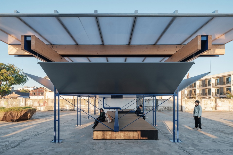 Floating Cabin by Atelier WenArch