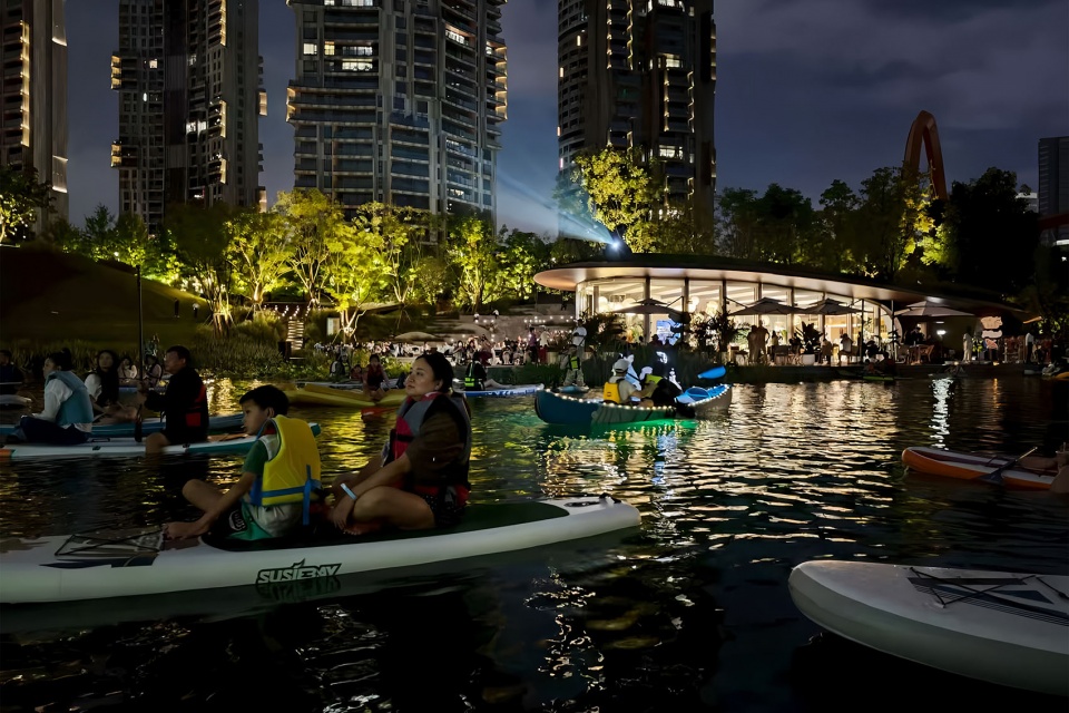 Luxelakes Whirlpool Café