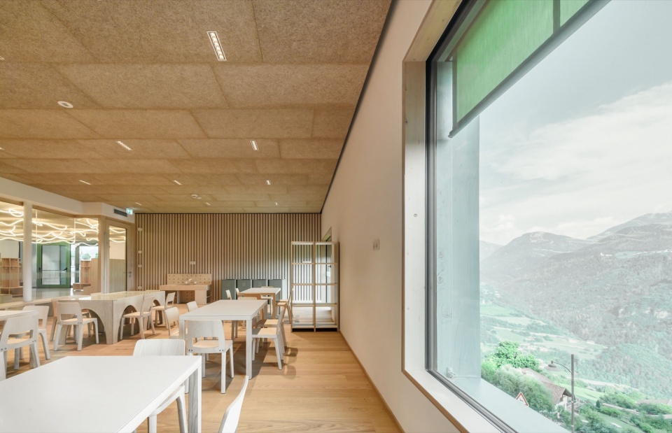 a green bridge by roland baldi architects