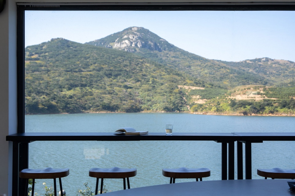 Tianhu Lake Lodge reservoir management building renovation by tobe Architecture