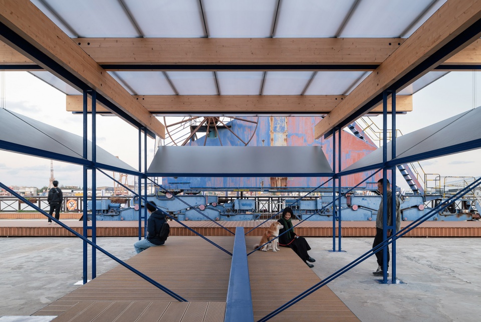 Floating Cabin by Atelier WenArch