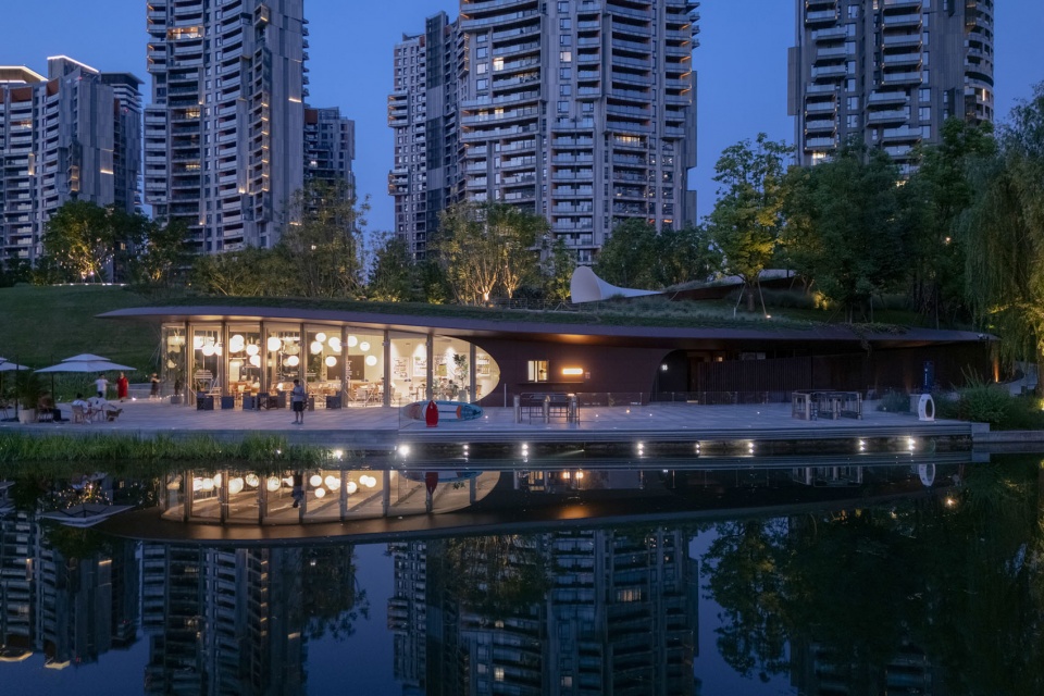 Luxelakes Whirlpool Café