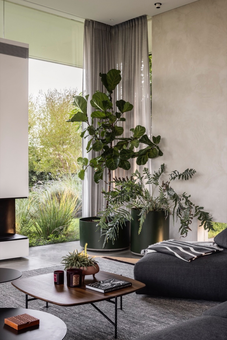 a contemporary haven in kfar shmaryahu by raz melamed