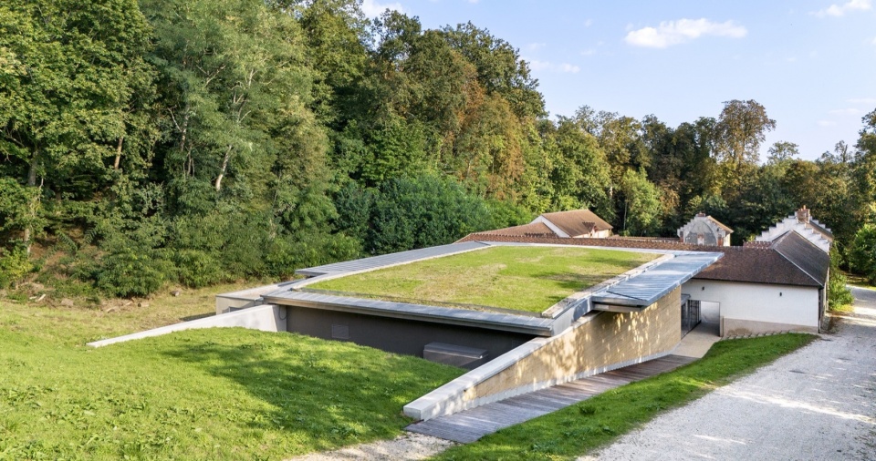 multi purpose hall in chateaufor by berellini architecte