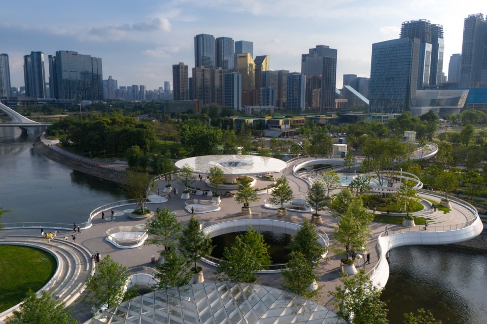 Landscape Design of the Jiaozi Pedestrian Bridge Park in Chengdu by Yudao Landscape Design