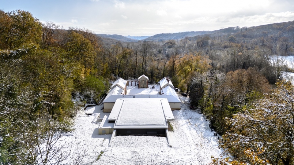 multi purpose hall in chateaufor by berellini architecte