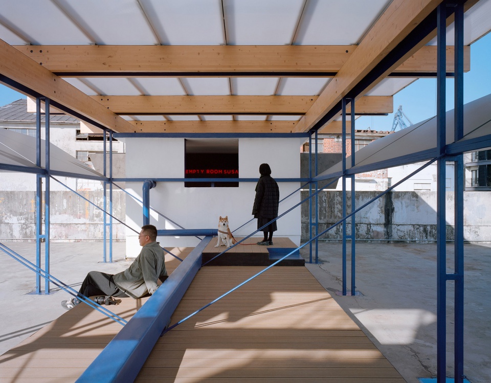 Floating Cabin by Atelier WenArch