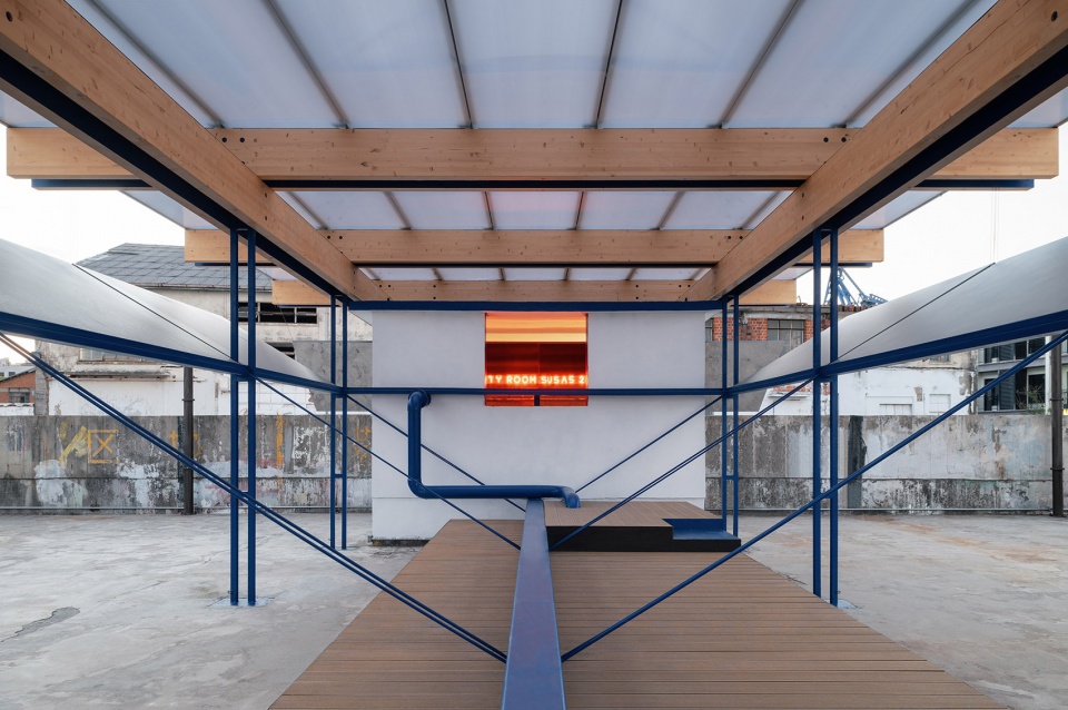 Floating Cabin by Atelier WenArch