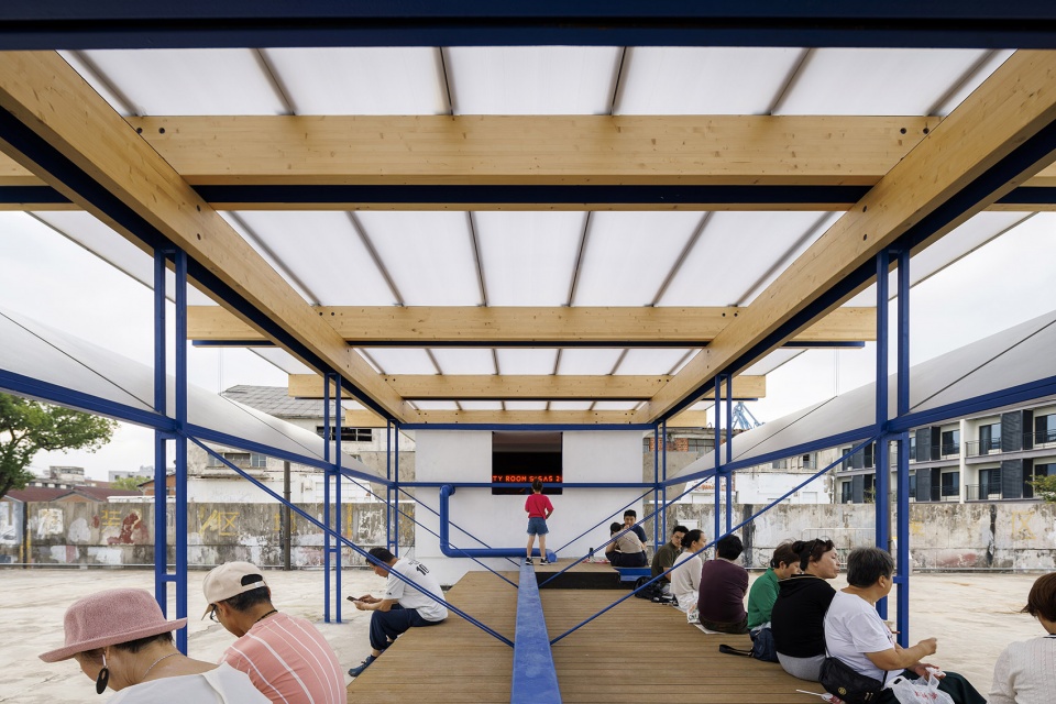 Floating Cabin by Atelier WenArch