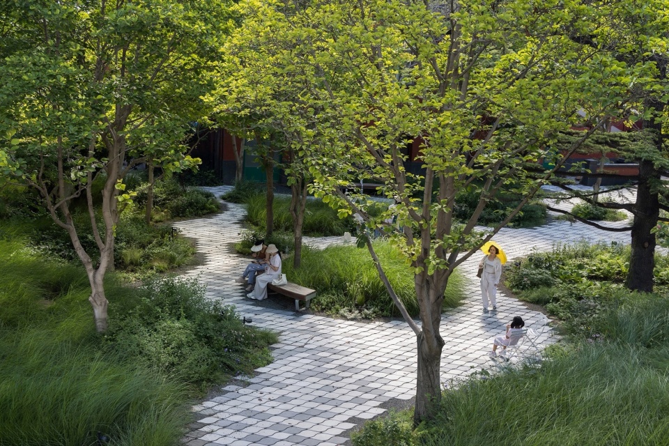 Beijing Sanlitun West 5th St No 5 Campus by OneScape